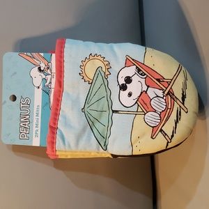2 pk Peanuts snoopy on beach in chair mini mitts NWT